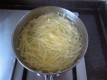 凉拌酸辣土豆丝的做法步骤3