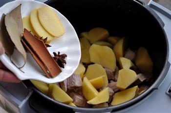 压力煲土豆炖牛肉的做法步骤3