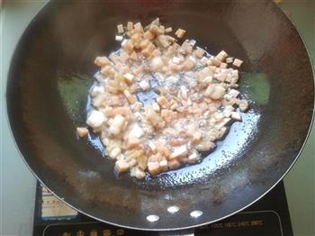 咸蛋黄杂菜炒糯米饭的做法步骤5