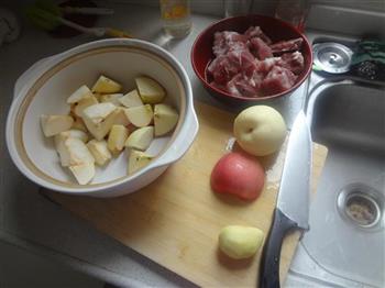 苹果雪梨龙骨汤的做法步骤1