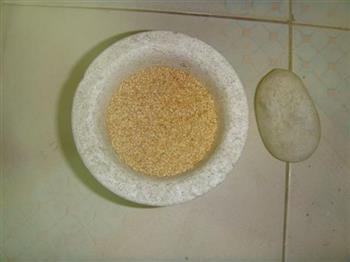 自制喷香芝麻盐的做法步骤3