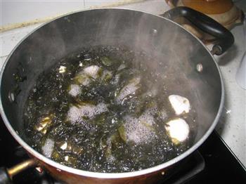 肉丸紫菜蛋花汤的做法步骤2
