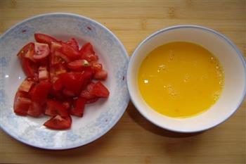 番茄洋葱炒鸡蛋的做法步骤1