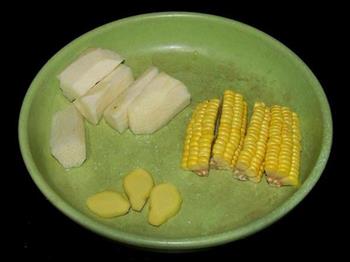 淮山玉米乌鸡汤的做法图解3