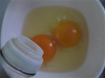 苦瓜炒鸡蛋的做法图解2