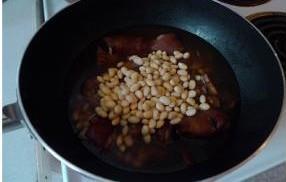 黄豆煲猪脚的做法步骤10
