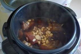 黄豆煲猪脚的做法步骤11
