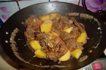红烧排骨炖土豆的做法步骤8