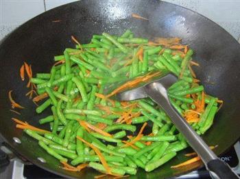 胡萝卜炒豇豆的做法步骤6