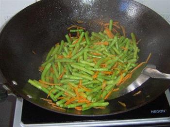 胡萝卜炒豇豆的做法步骤8