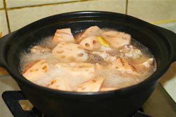 砂锅莲藕排骨汤的做法图解6