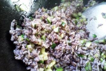 蚝油黄瓜炒米饭的做法步骤6