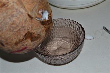 椰子炖乌鸡汤的做法步骤2