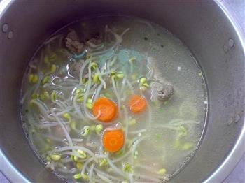 黄豆芽大骨汤的做法步骤8