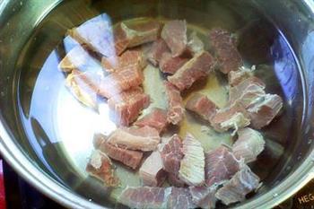 金针菇牛肉汤的做法步骤3