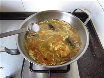 海鲜酸辣汤的做法步骤11