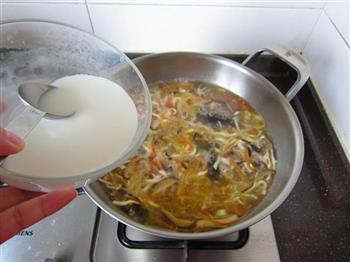 海鲜酸辣汤的做法步骤12