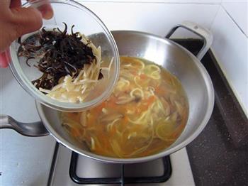 海鲜酸辣汤的做法步骤8