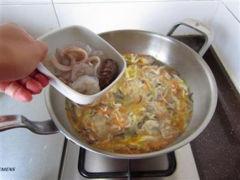 海鲜酸辣汤的做法步骤9