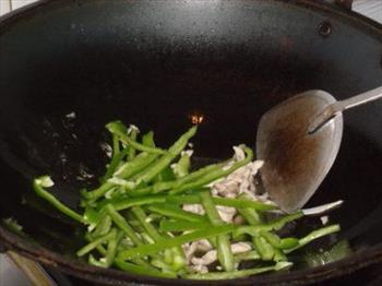 茭白青椒炒肉丝的做法步骤4