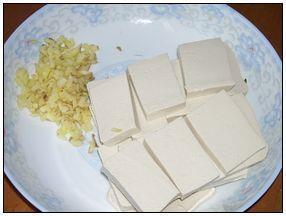 韭黄炒豆腐的做法步骤2