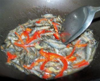河鱼干炒韭菜的做法步骤4