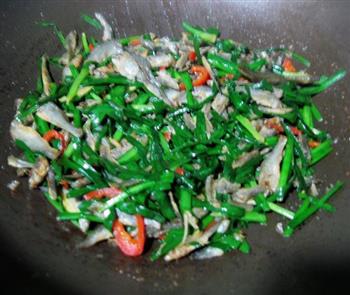 河鱼干炒韭菜的做法步骤6