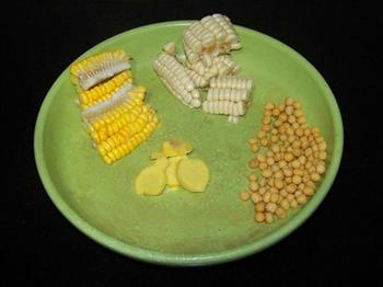 玉米黄豆蹄花汤的做法图解4