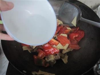 红椒炒干豆腐的做法步骤10
