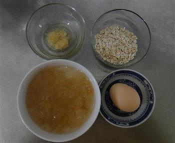 银耳燕麦鸡蛋粥的做法步骤1