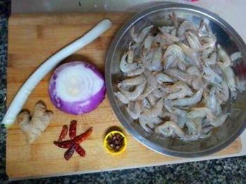 酱焖小河虾的做法步骤1