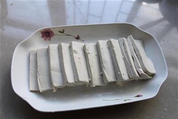 剁椒酸干豆蒸豆腐的做法步骤2