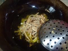 咸蛋黄茶树菇的做法步骤7