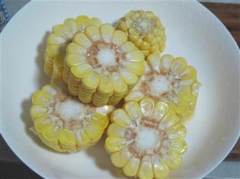 玉米炖排骨的做法图解1