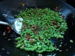 肉末辣味豇豆的做法步骤8