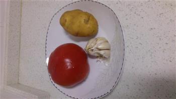 西红柿土豆片的做法步骤1