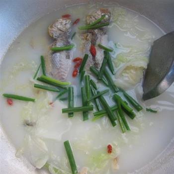 小黄鱼炖大白菜的做法图解7