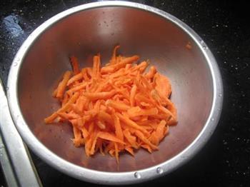 炒土豆胡萝卜丝的做法步骤2