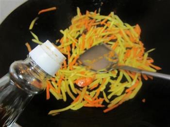 炒土豆胡萝卜丝的做法步骤7