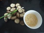 香菇酿虾皮的做法步骤1