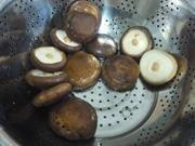 香菇酿虾皮的做法步骤3