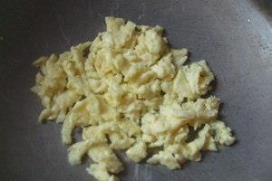 杏鲍菇炒鸡蛋的做法步骤5