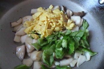 杏鲍菇炒鸡蛋的做法步骤7