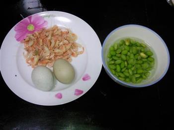 毛豆虾干炒鸡蛋的做法步骤1