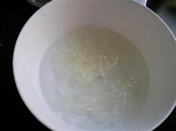 火龙果牛奶冻膏的做法步骤2