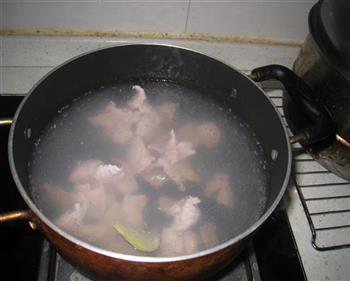 无花果灯芯球瘦肉汤的做法步骤4