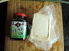 腐乳炖豆腐的做法图解1