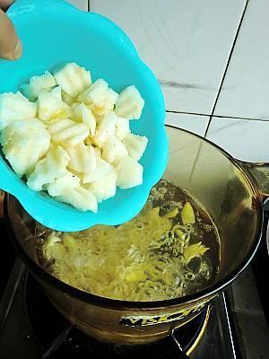 梨藕百合汤的做法步骤5