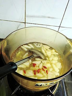 梨藕百合汤的做法步骤7