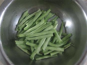 干煸芸豆的做法步骤2